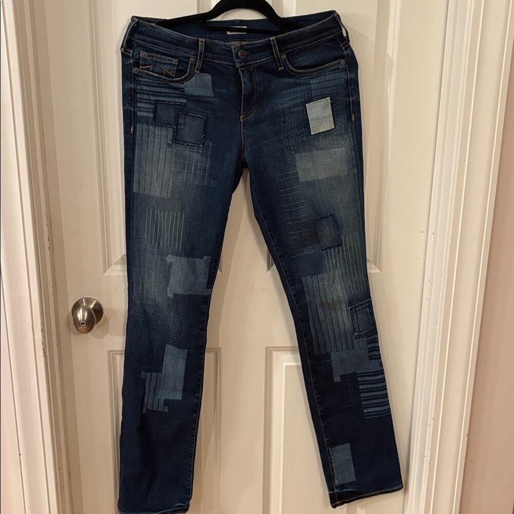 NWOT True Religion Cora Straight Leg Patched Jeans Size 29